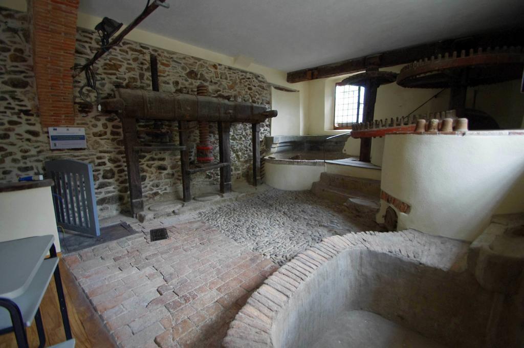 Il Mulino Del Castello Apartment Garlenda Bagian luar foto